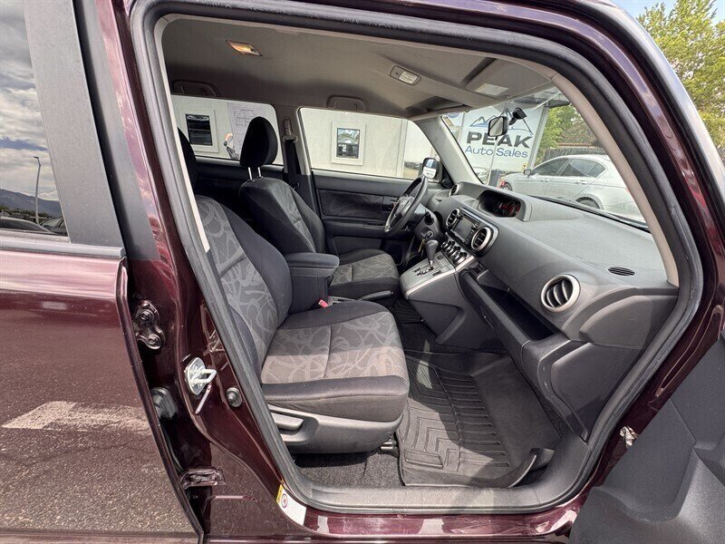 Used 2015 Scion xB FWD image 27