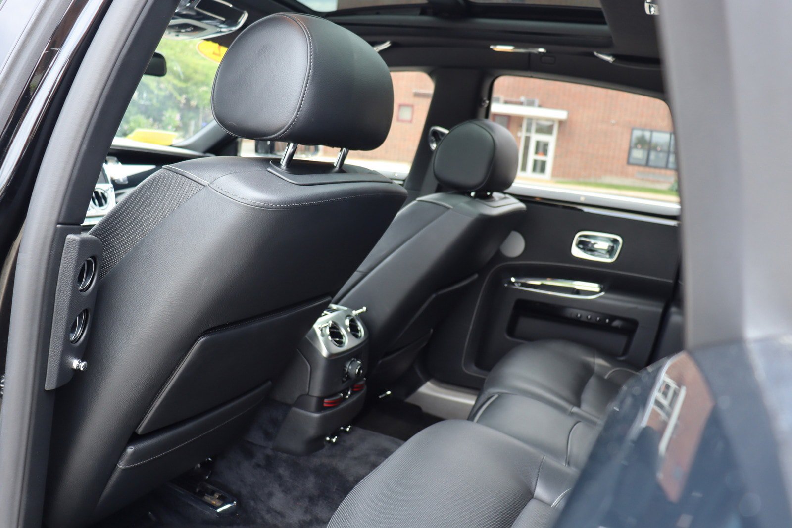 Used 2012 Rolls-Royce Ghost RWD image 18