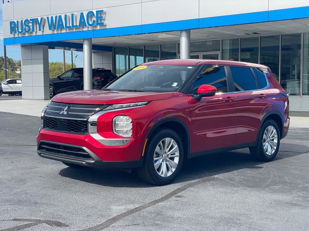 Used 2025 Mitsubishi Outlander ES AWD/4WD image 3