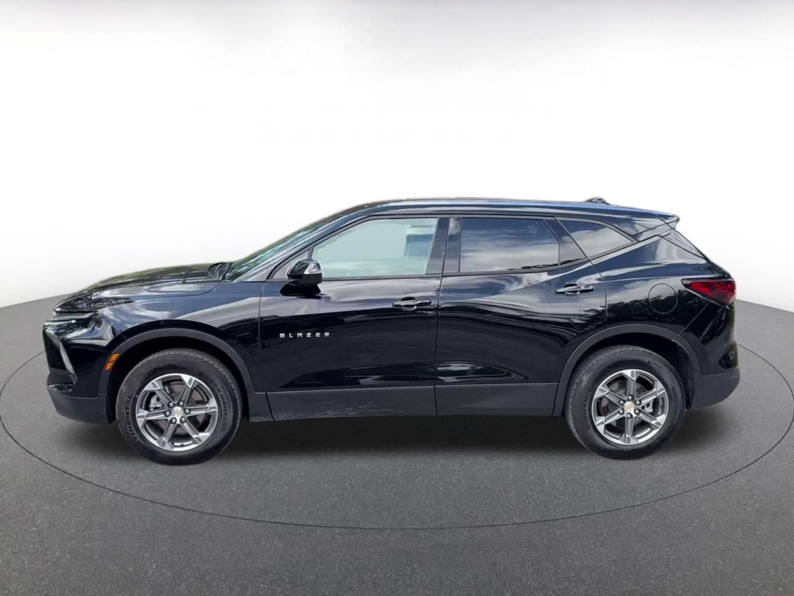 Used 2026 Chevrolet Blazer LT FWD image 8