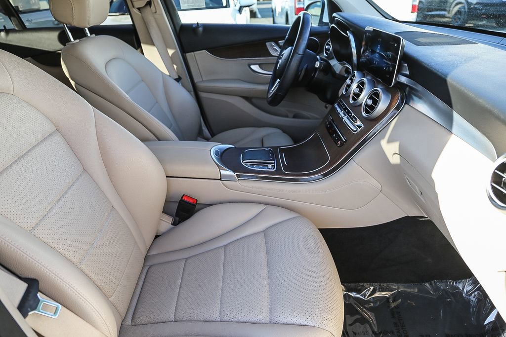 Used 2021 Mercedes-Benz GLC 300 4MATIC image 17