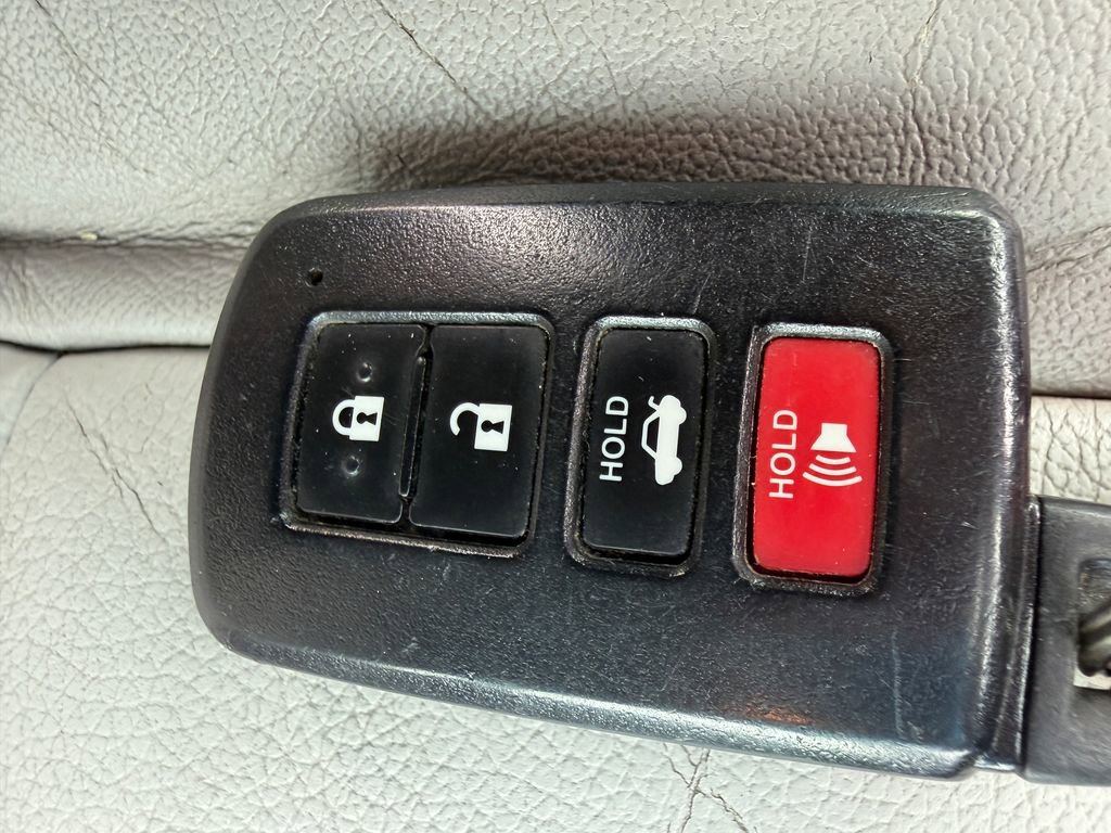 Used 2012 Toyota Camry XLE w/ Leather Pkg FWD image 28