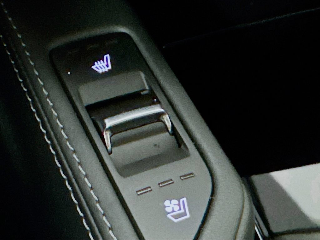 Used 2025 Kia Telluride EX w/ EX Captain's Chair Package FWD image 24