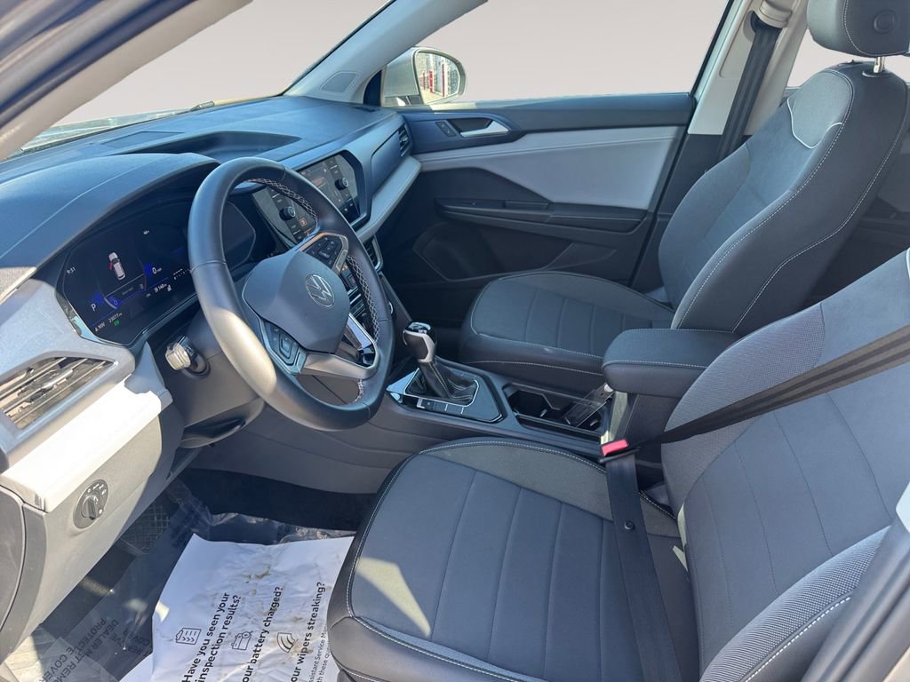 Used 2024 Volkswagen Taos SE image 9