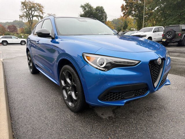 Used 2023 Alfa Romeo Stelvio Estrema AWD/4WD image 2