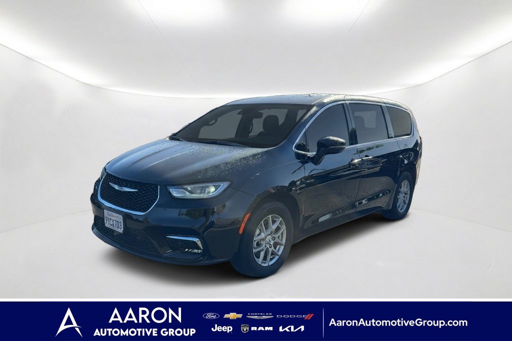 Used 2026 Chrysler Pacifica Select FWD image 1
