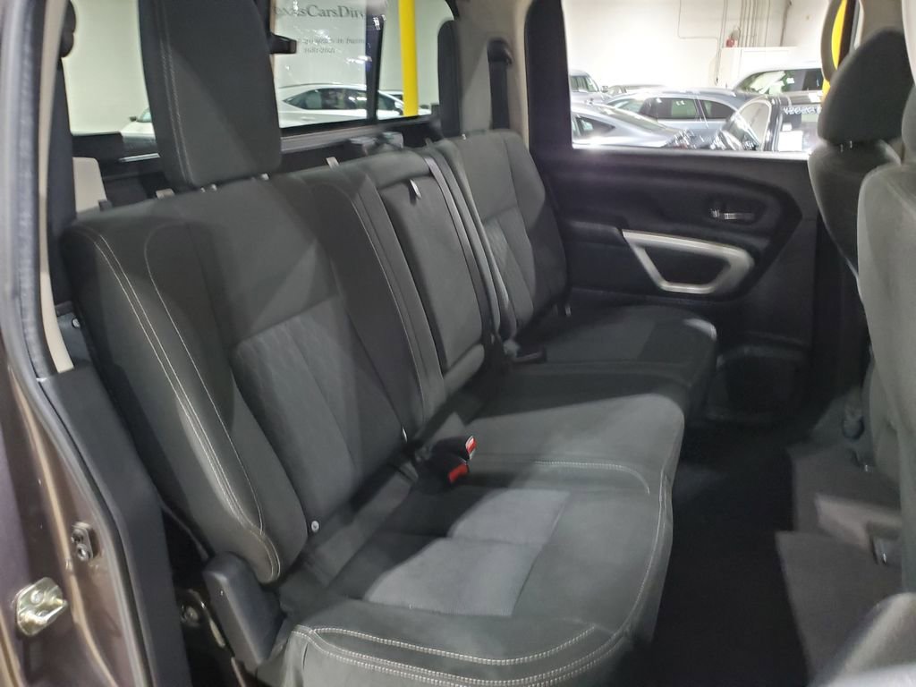 Used 2017 Nissan Titan SV AWD/4WD image 18
