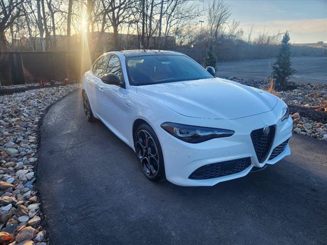 Used 2024 Alfa Romeo Giulia Veloce AWD/4WD image 7