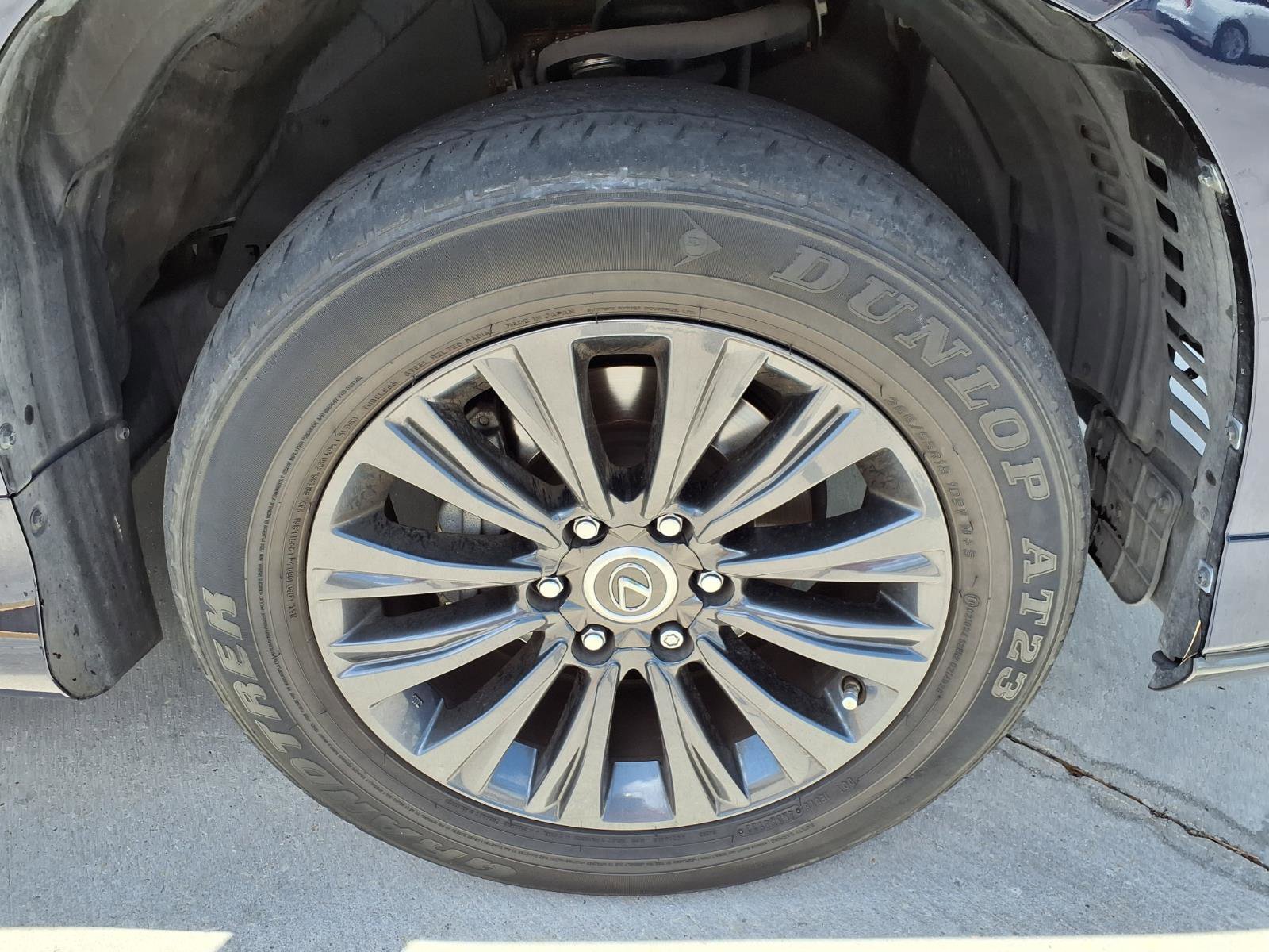 Used 2023 Lexus GX 460 Premium w/ Accessory Package image 7