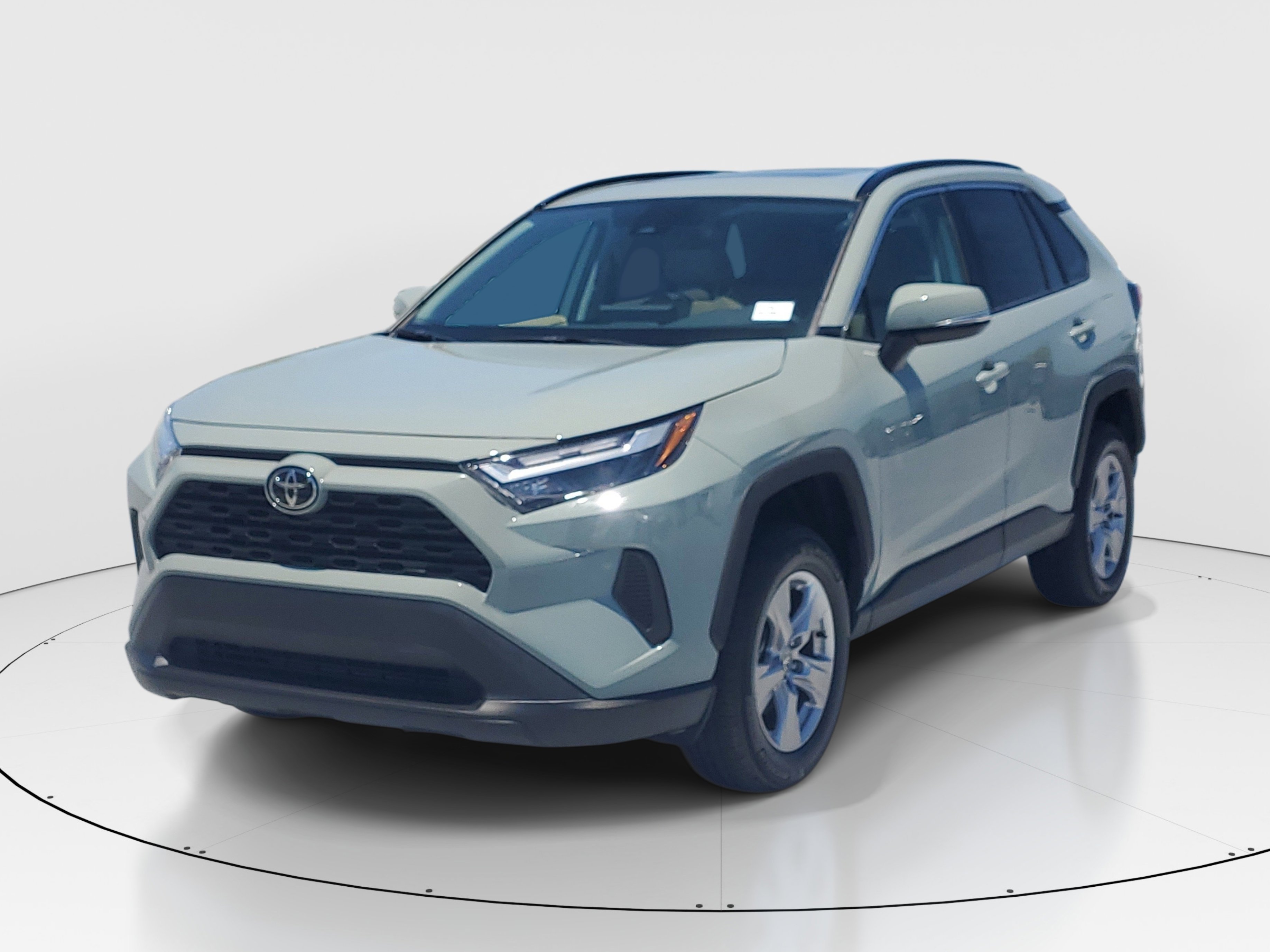 Used 2022 Toyota RAV4 XLE w/ Convenience Package FWD image 3