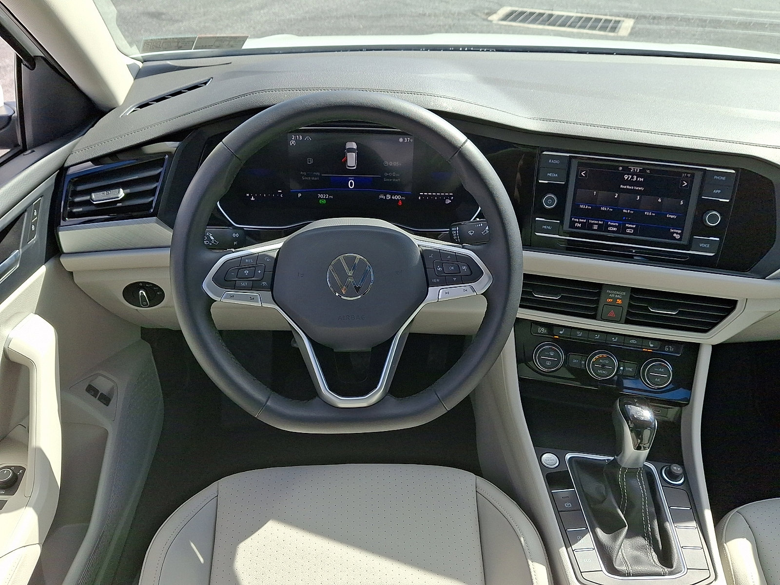 Used 2024 Volkswagen Jetta SE w/ Panoramic Sunroof Package image 12