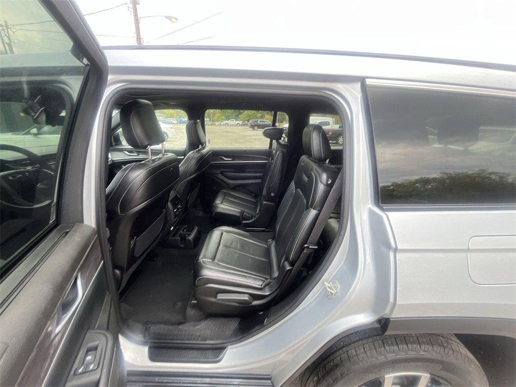 Used 2024 Jeep Grand Cherokee L Limited w/ Luxury Tech Group II image 23