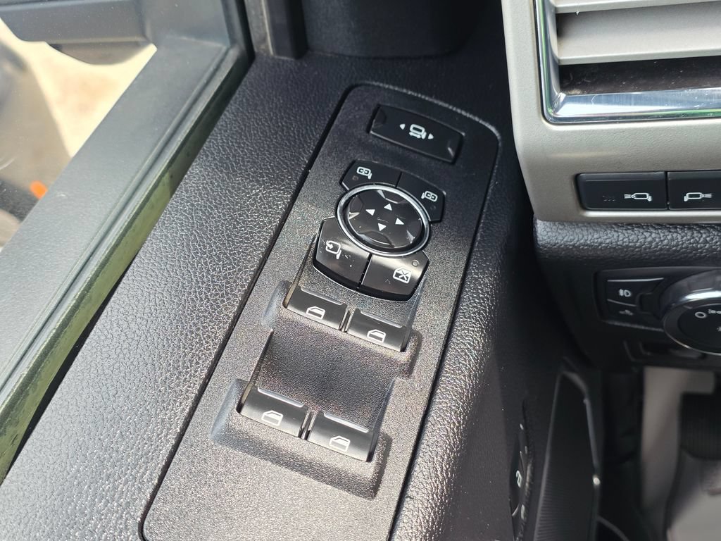 Used 2017 Ford F350 Lariat w/ Lariat Ultimate Package AWD/4WD image 31