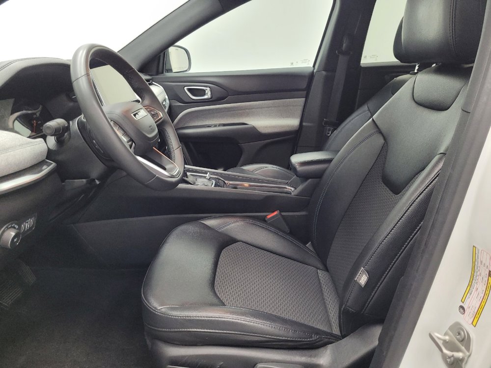Used 2024 Jeep Compass Latitude image 17