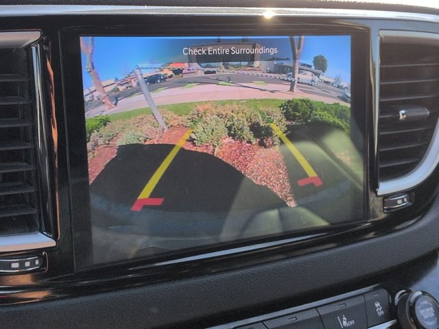 Used 2025 Chrysler Pacifica Select image 13