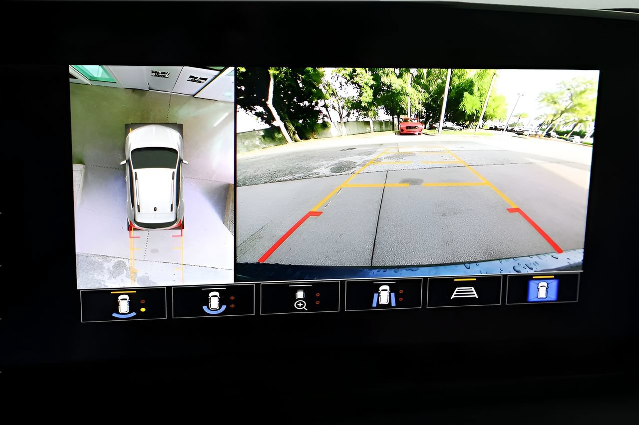 Used 2025 Buick Encore GX Avenir w/ Avenir Technology Package FWD image 23
