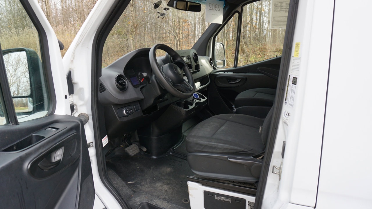 Used 2019 Freightliner Sprinter 170 image 13