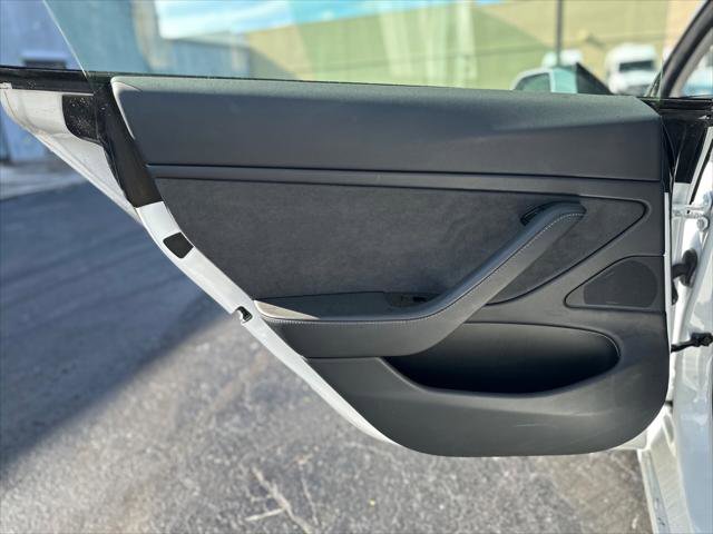 Used 2019 Tesla Model 3 Standard Range image 16
