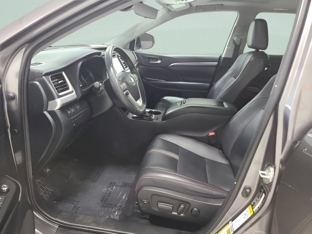 Used 2019 Toyota Highlander SE AWD/4WD image 18