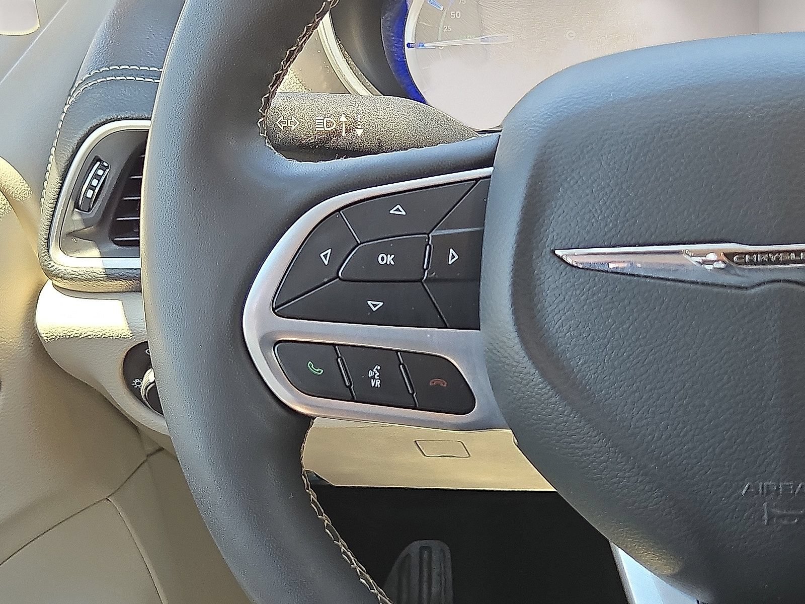 Used 2024 Chrysler Pacifica Limited FWD image 20