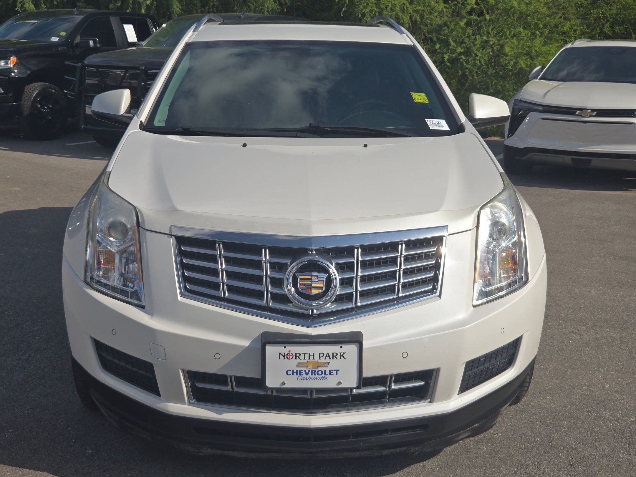 Used 2015 Cadillac SRX Luxury w/ Driver Awareness Package FWD image 8
