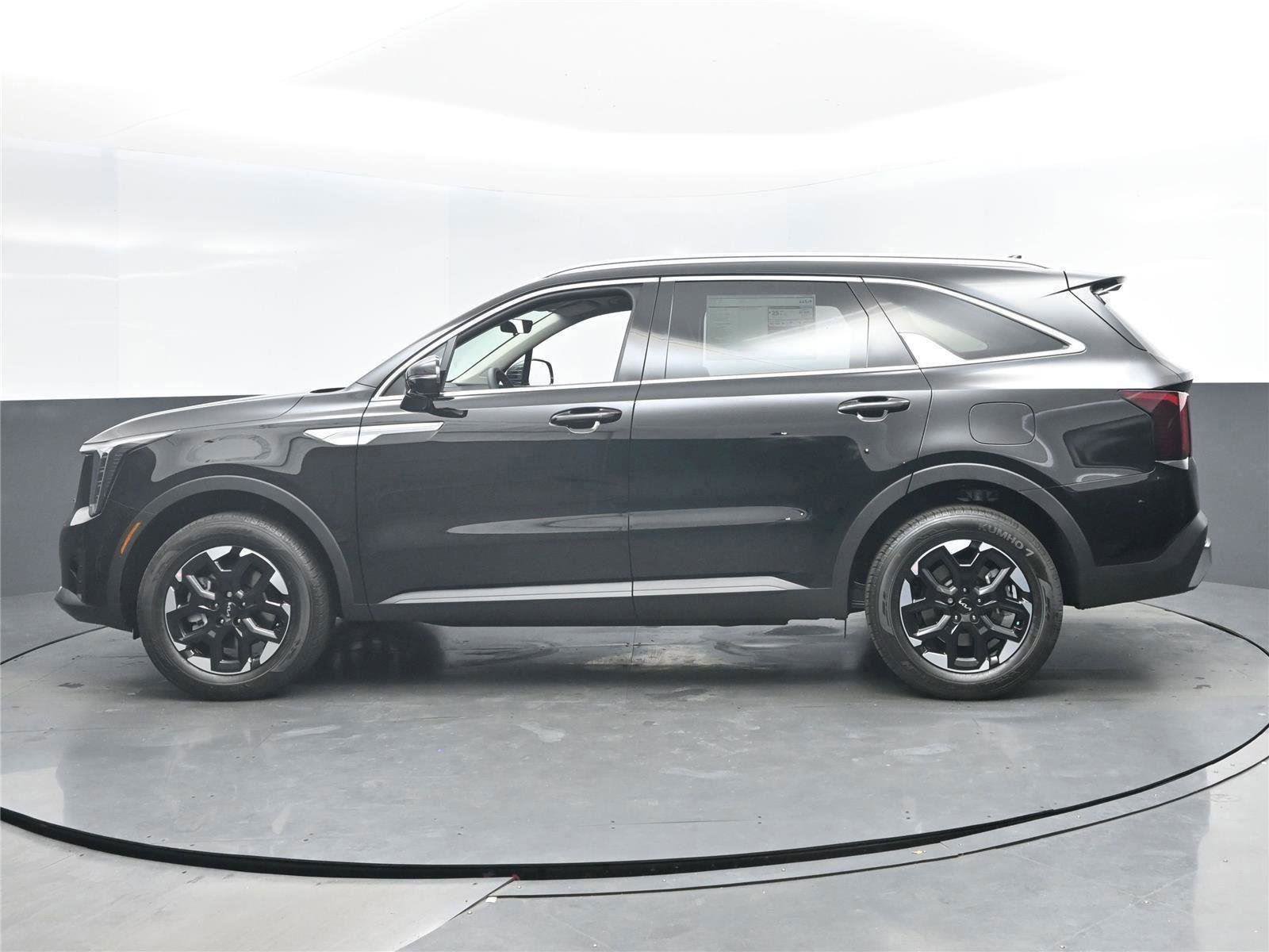 Used 2025 Kia Sorento S image 3