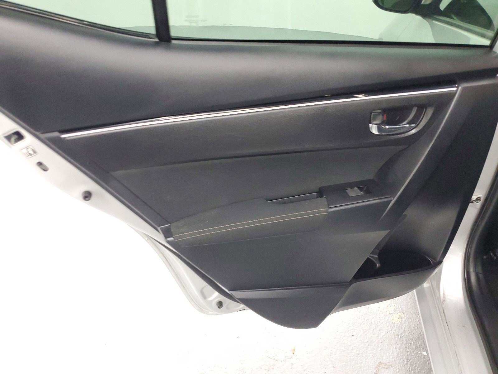 Used 2019 Toyota Corolla LE image 18