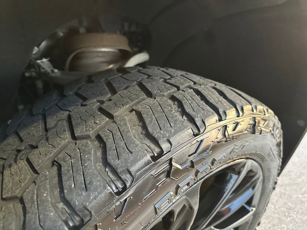 Used 2023 Cadillac Escalade ESV Sport Platinum w/ LPO, ONYX Package AWD/4WD image 16