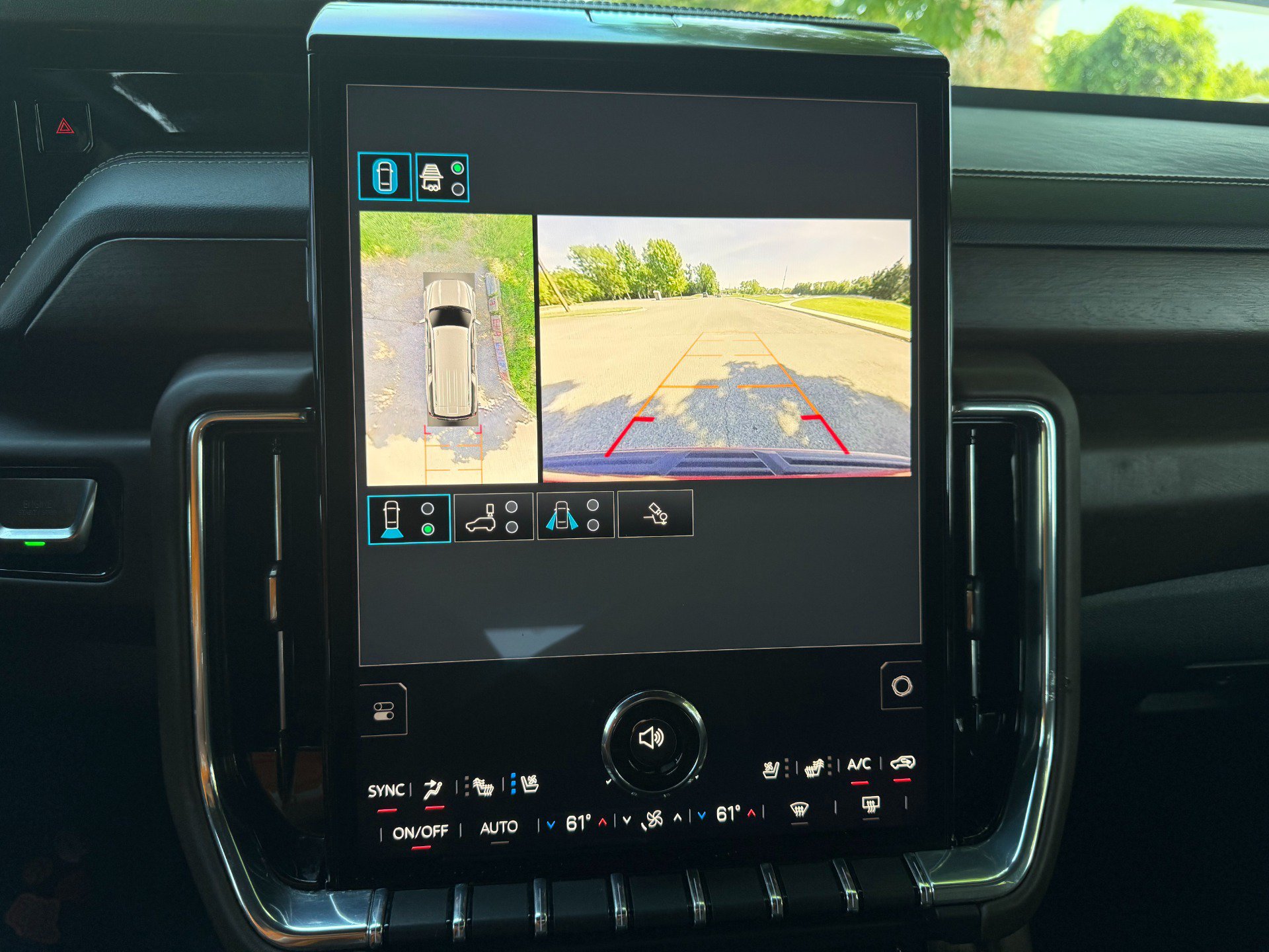 Used 2025 GMC Yukon XL Denali Ultimate w/ LPO, Floor Liner Package AWD/4WD image 34