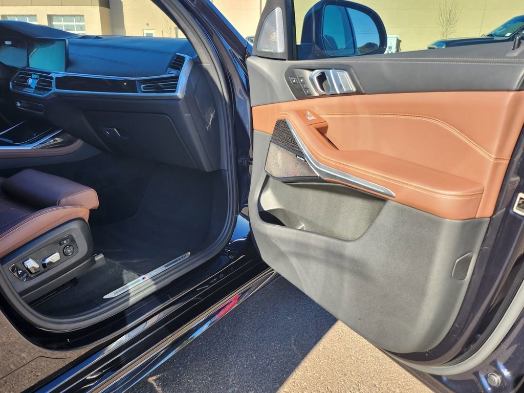 Used 2022 BMW X7 M50i w/ Dynamic Handling Package image 29