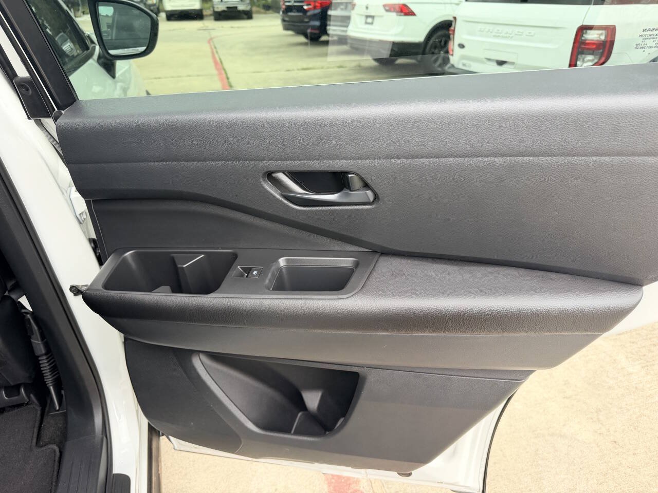 Used 2025 Nissan Pathfinder S FWD image 19