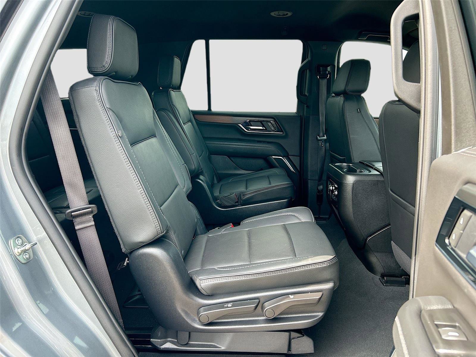 Used 2025 GMC Yukon Denali RWD image 29