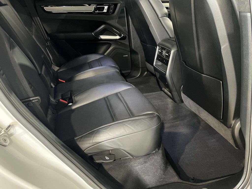 Certified 2023 Porsche Cayenne Turbo AWD/4WD image 23