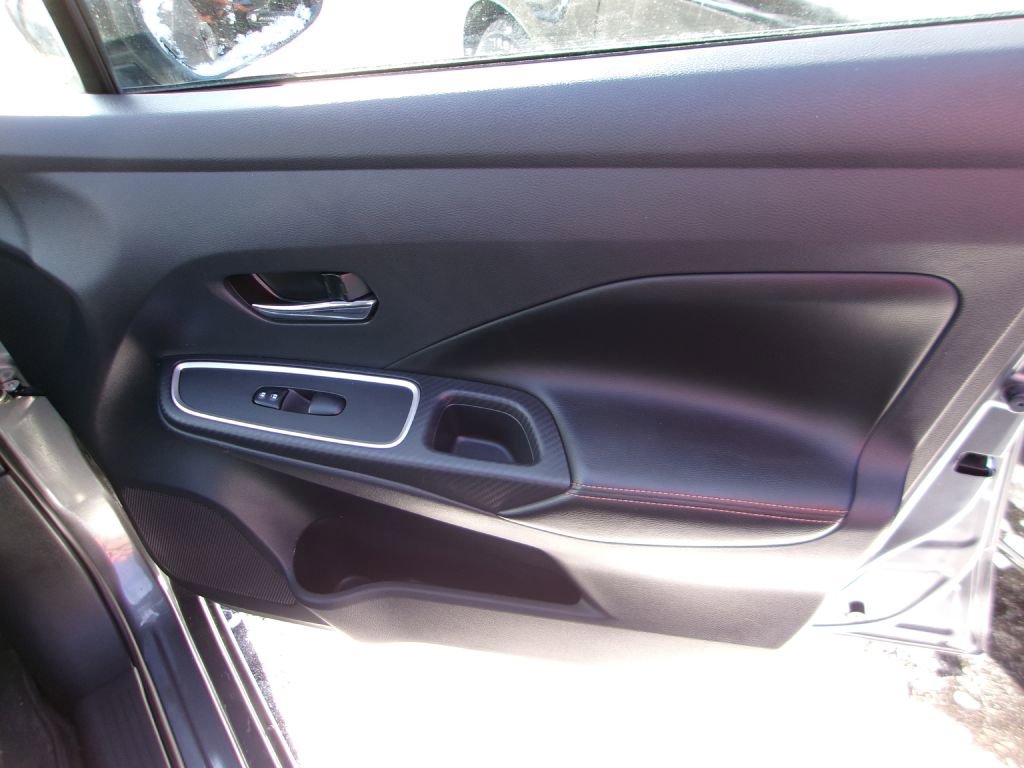 Used 2020 Nissan Versa SR w/ Convenience Package image 15