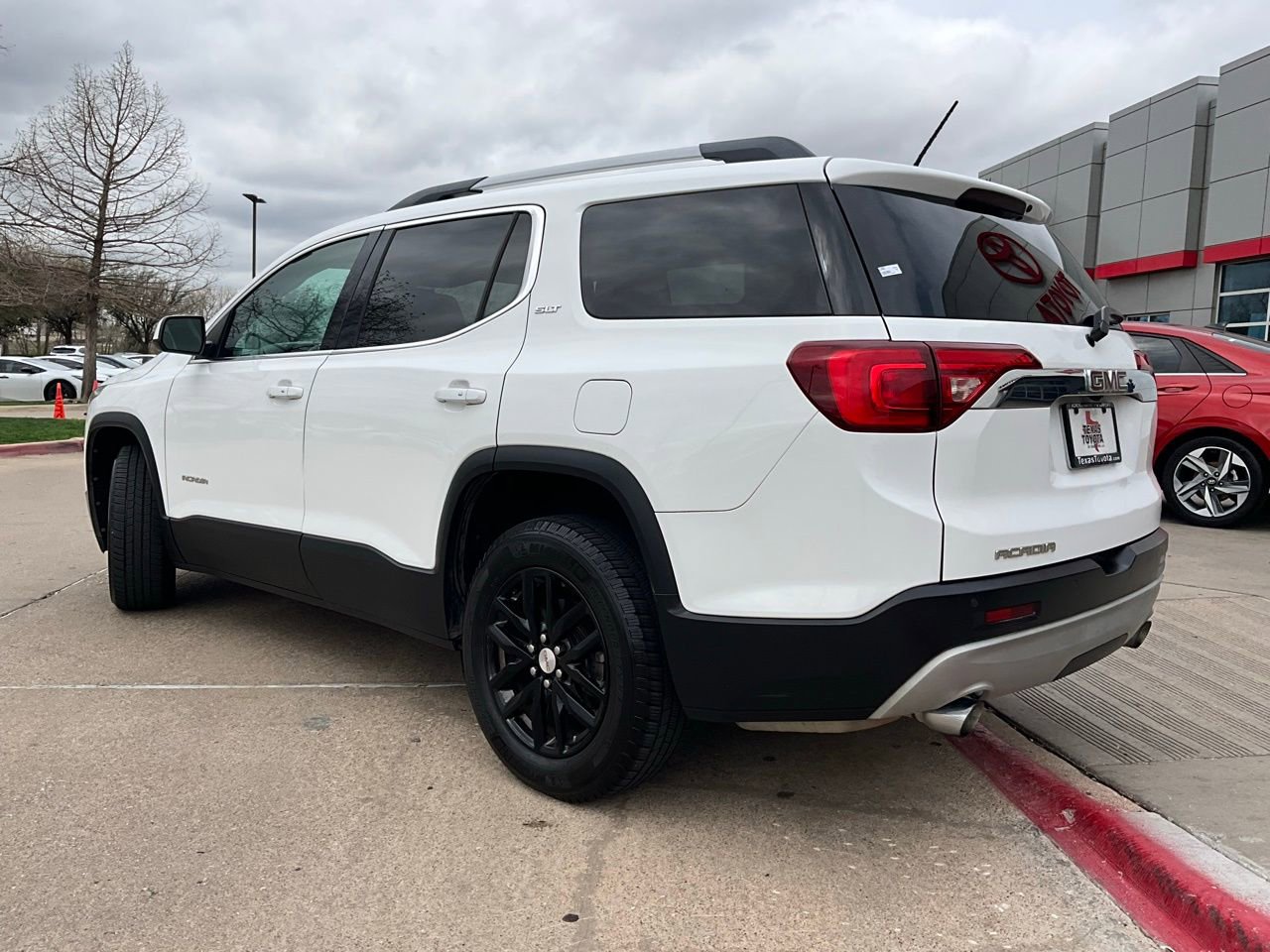 Used 2018 GMC Acadia SLT image 8