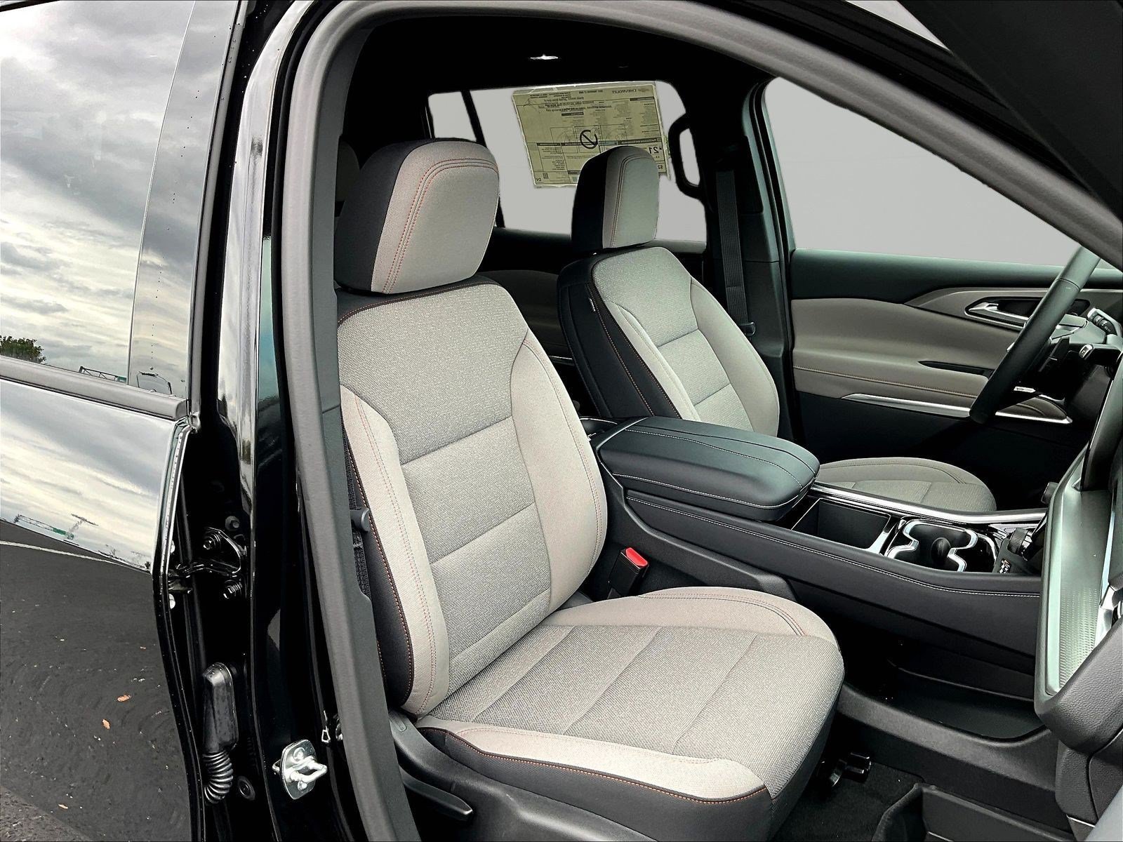 New 2027 Chevrolet Traverse LT w/ Sun and Wheel Package AWD/4WD image 19