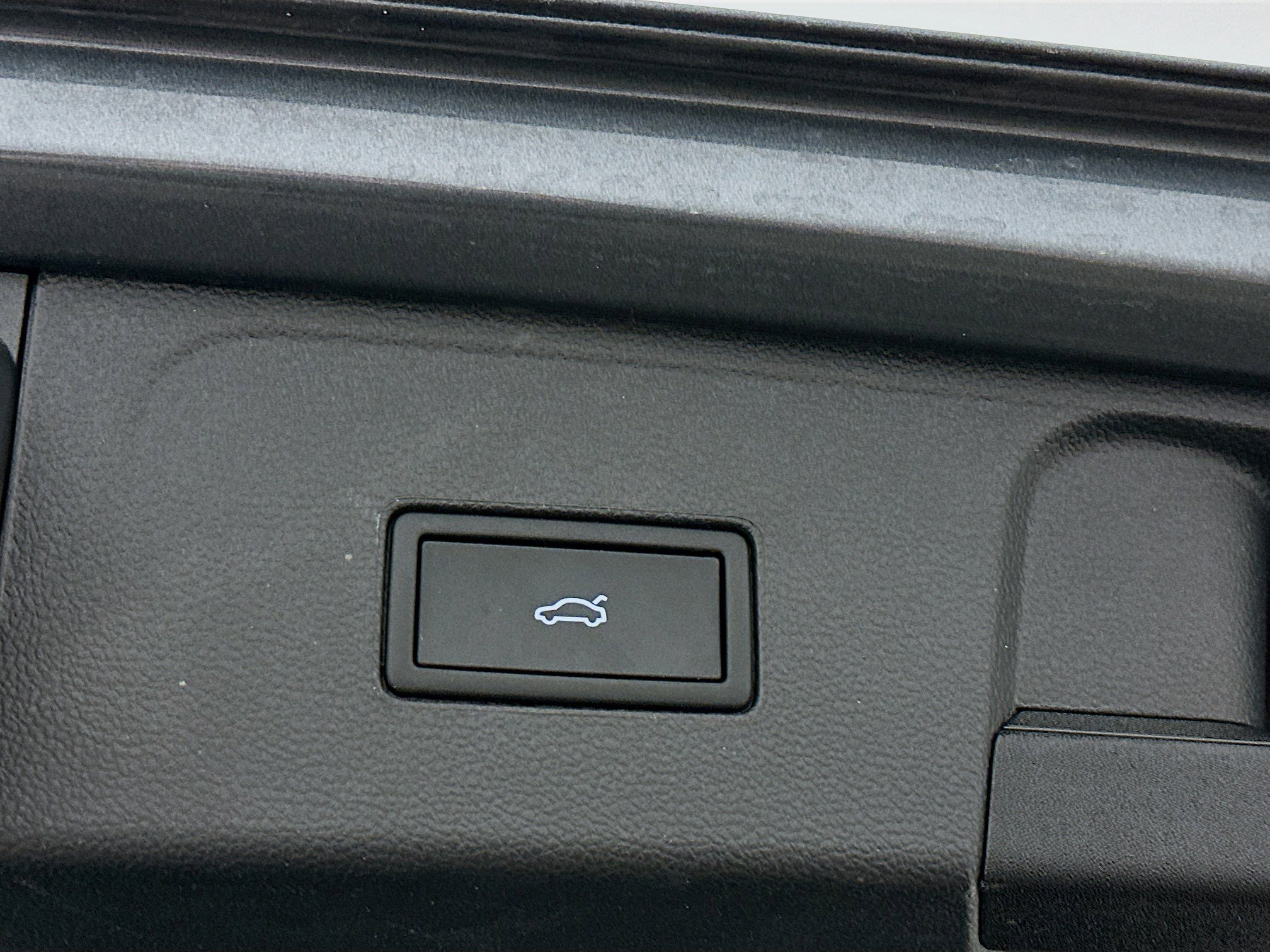 Used 2025 Volkswagen Atlas SE image 32