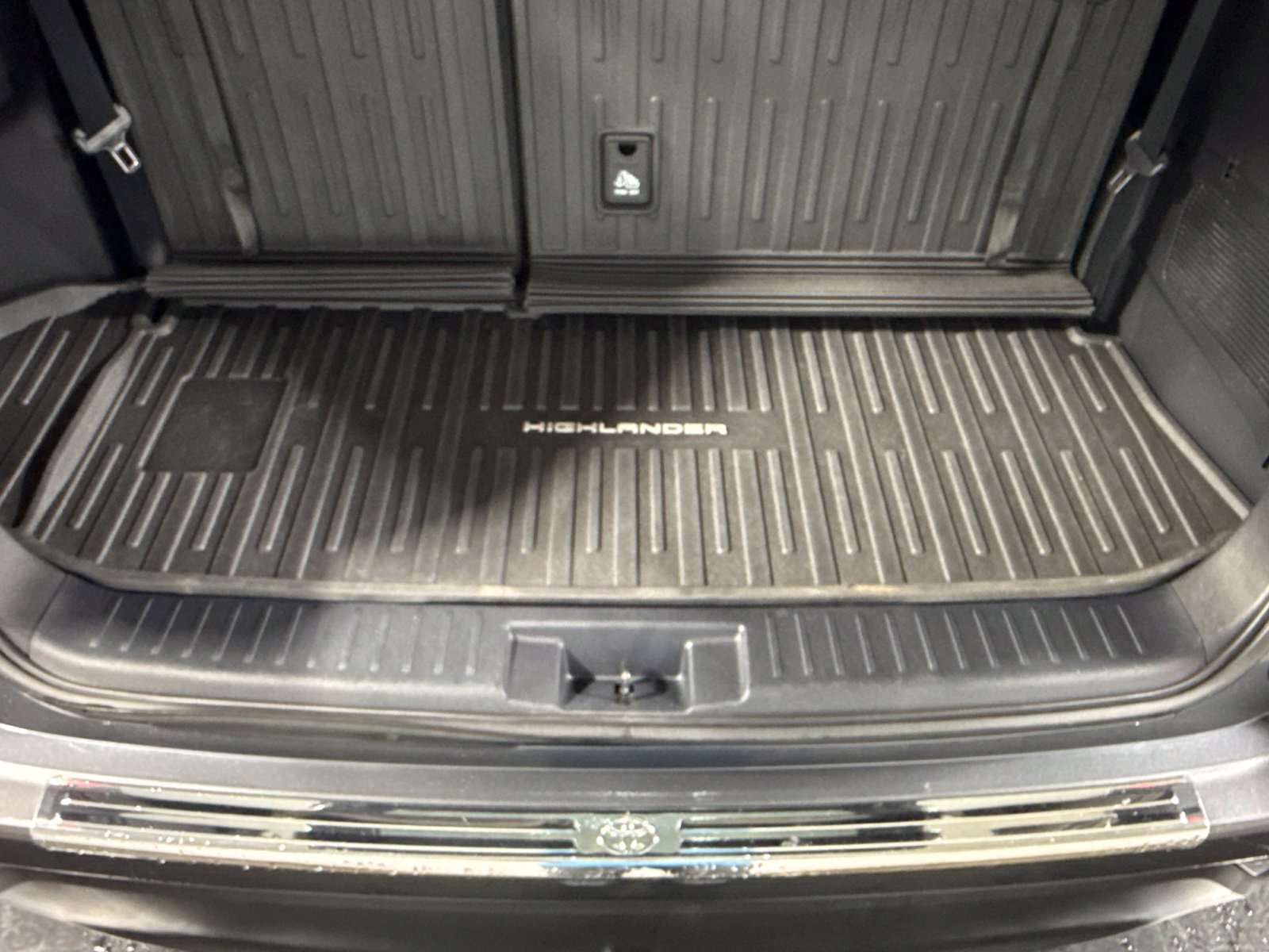 Used 2020 Toyota Highlander XLE AWD/4WD image 52