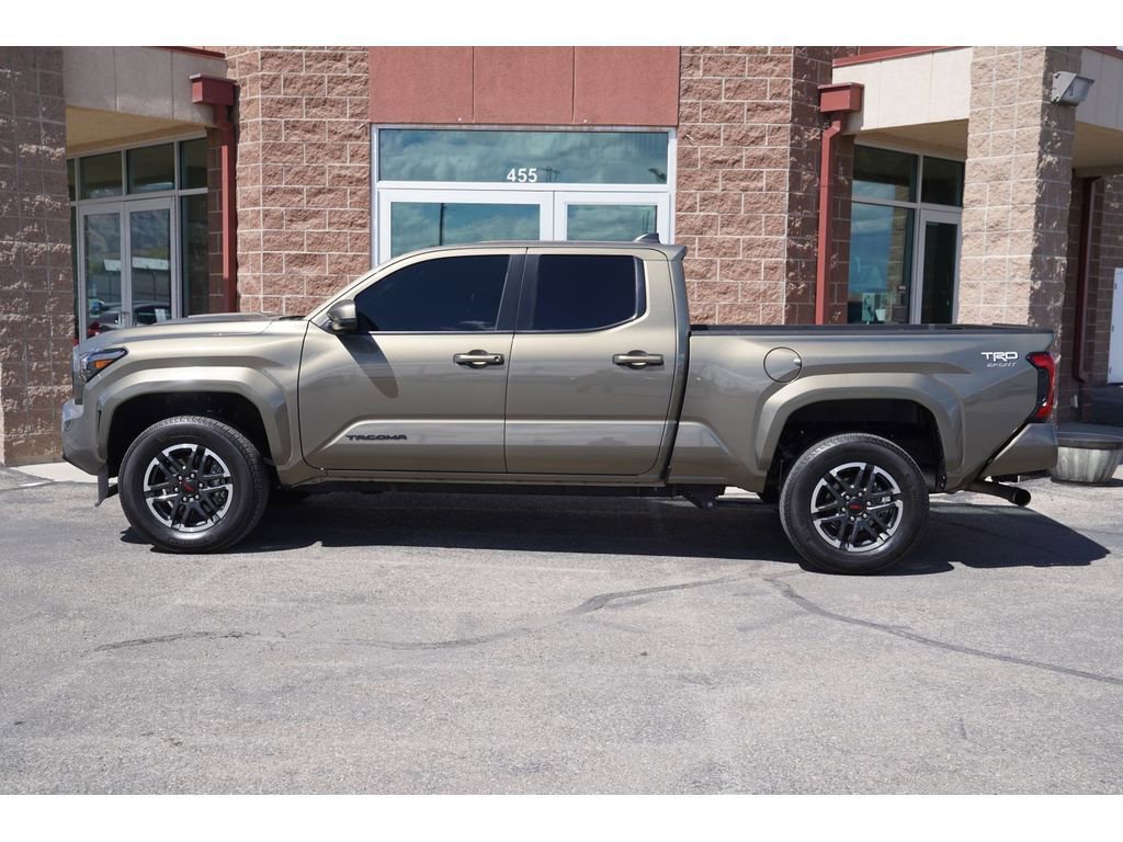 Used 2025 Toyota Tacoma TRD Sport image 4