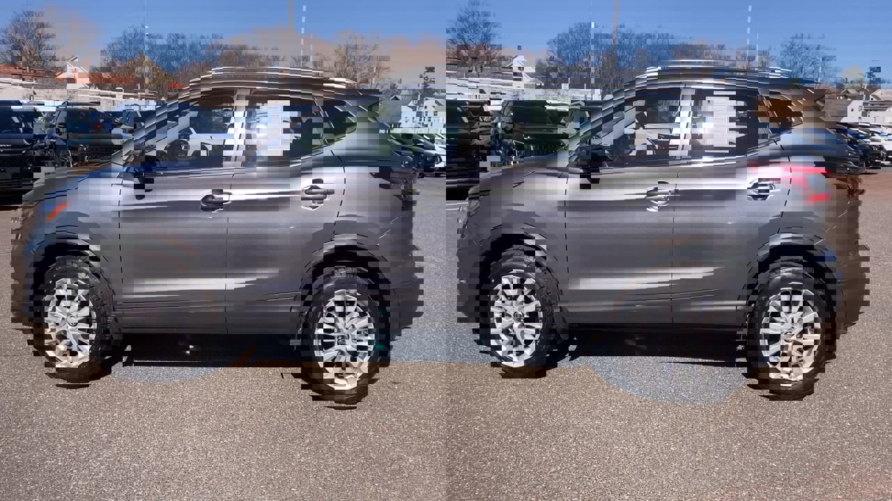 Used 2022 Nissan Rogue Sport SV w/ Technology Package image 5