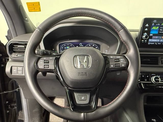 Used 2025 Honda Pilot Black Edition image 17