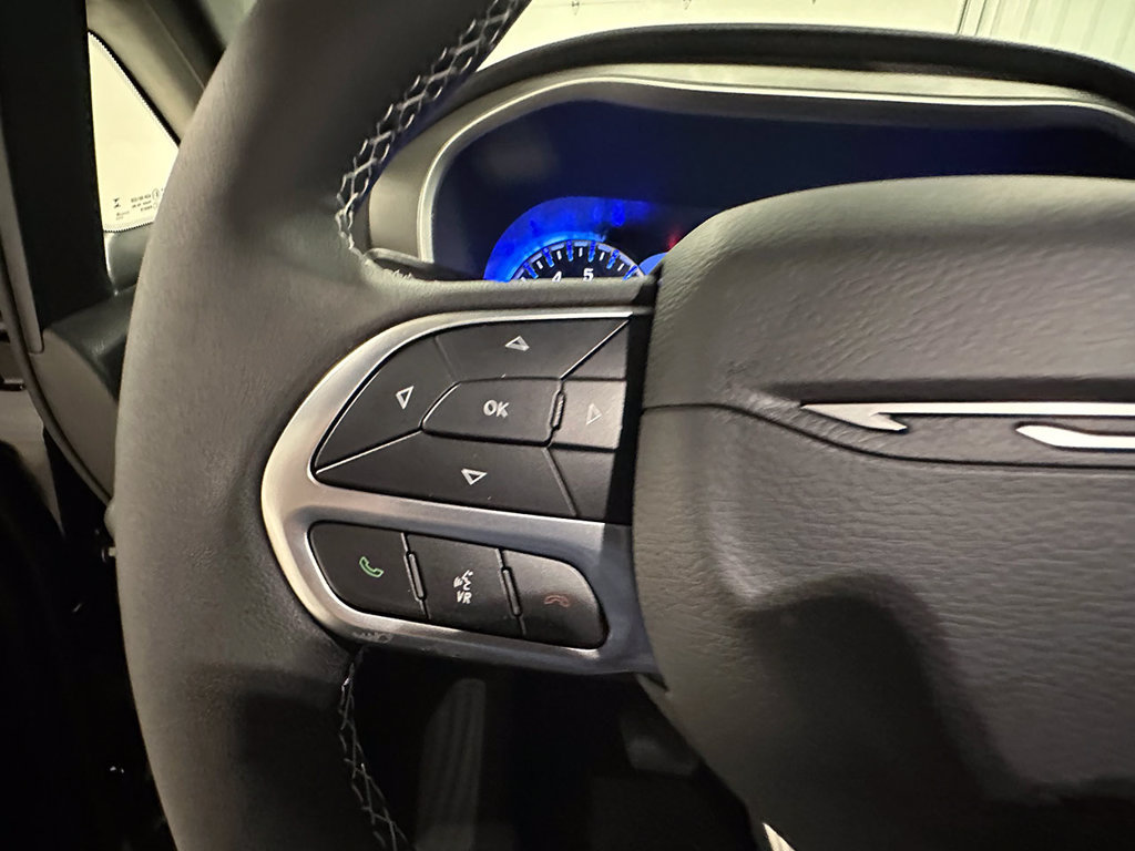 Used 2027 Chrysler Pacifica LX FWD image 37