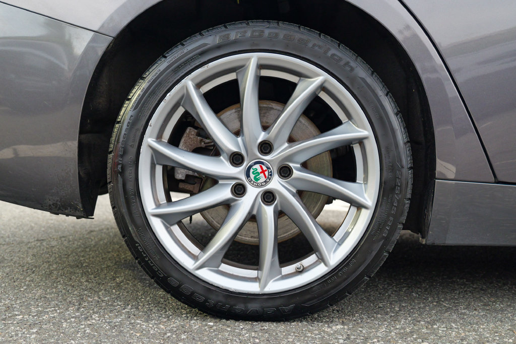 Used 2017 Alfa Romeo Giulia AWD w/ Cold Weather Package image 13