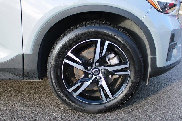 Used 2025 Volvo XC40 B5 Plus image 37