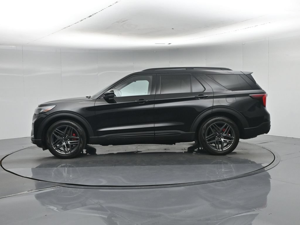Used 2025 Ford Explorer ST RWD image 32