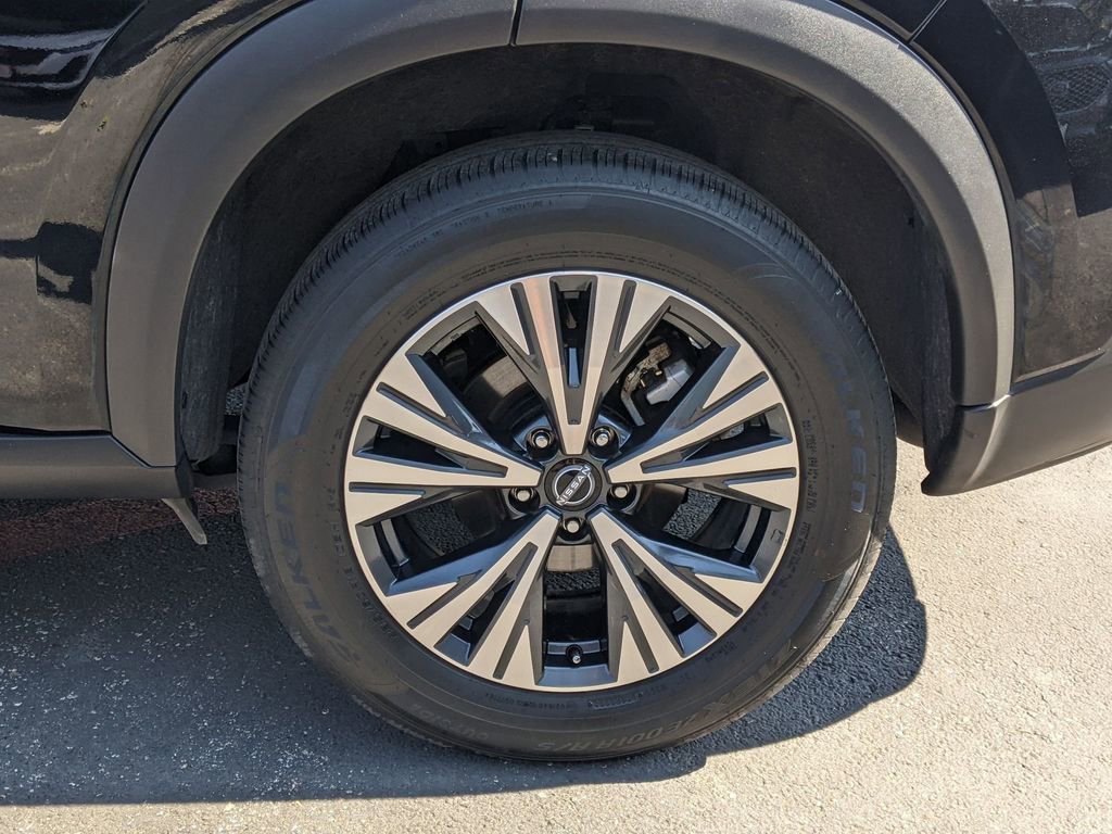 Used 2023 Nissan Rogue SV image 32