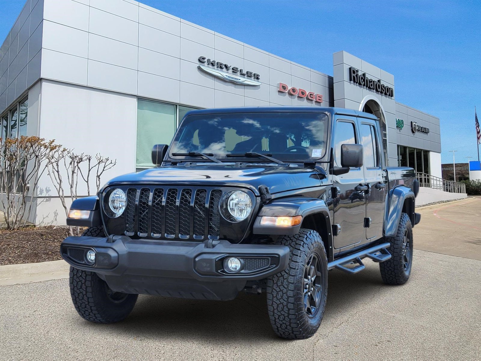 Used 2022 Jeep Gladiator Sport AWD/4WD image 2