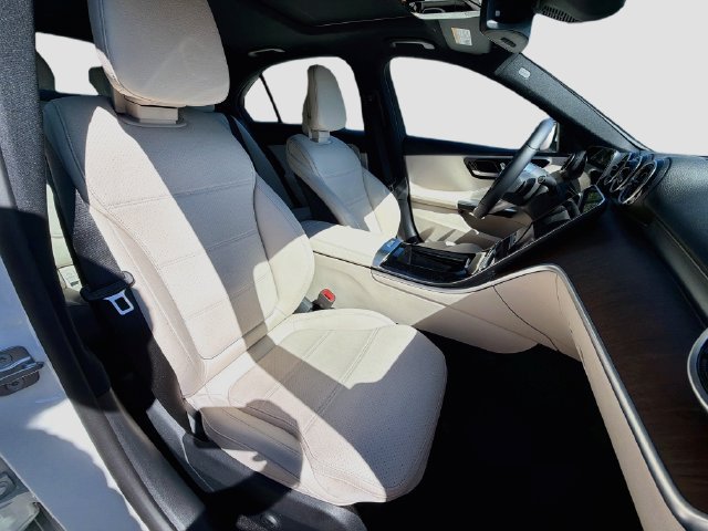 Used 2025 Mercedes-Benz C 300 Sedan image 14