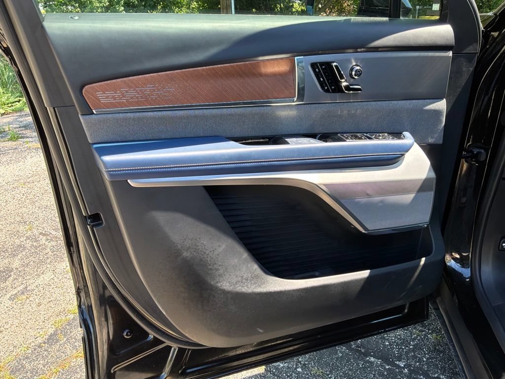 New 2026 Cadillac Vistiq Premium Luxury AWD/4WD image 14