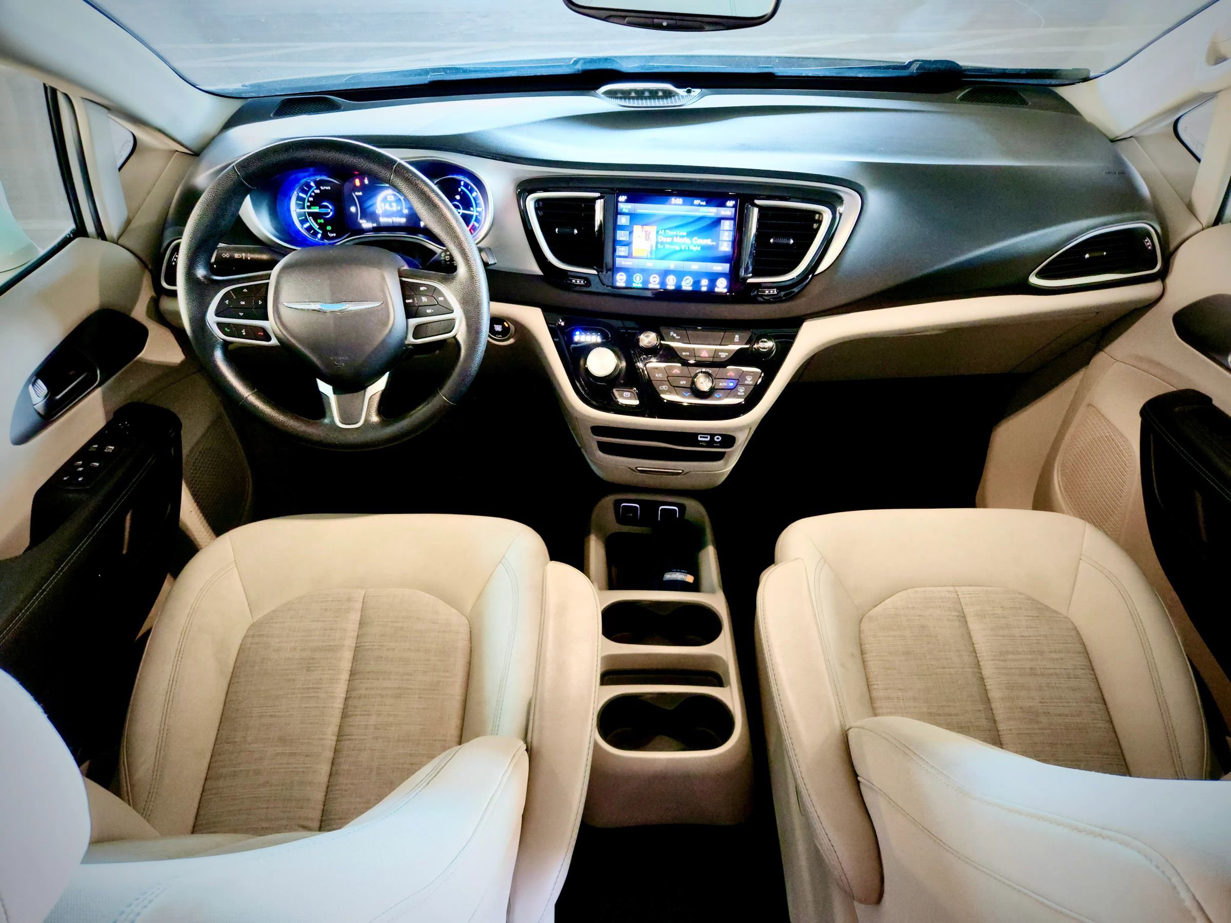 Used 2019 Chrysler Pacifica Touring Plus image 12